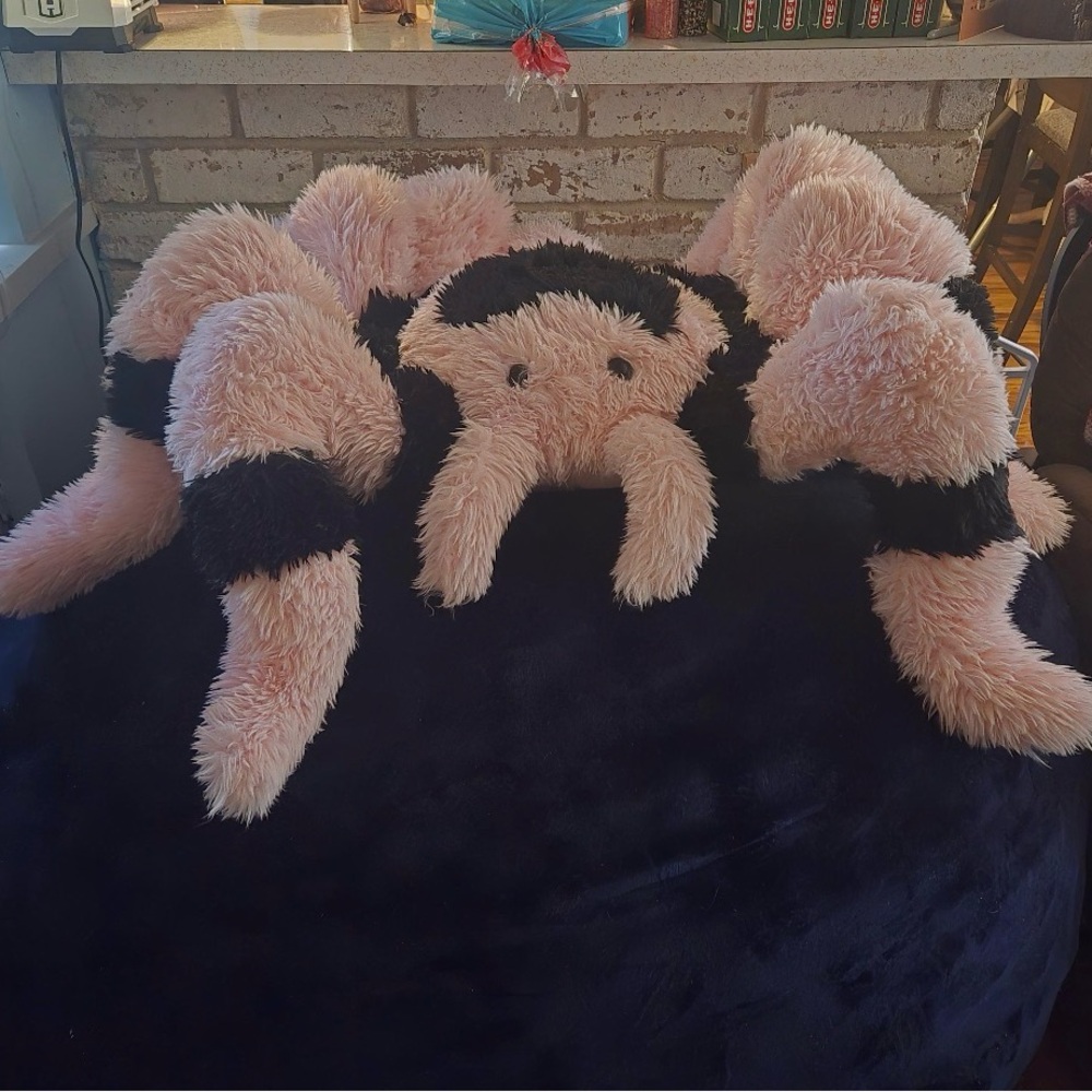 Way to Celebrate VIRAL 45” JUMBO PINK HEART SPIDER NEW SHIP TODAY